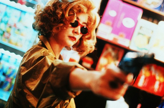 CHUNGKING EXPRESS Wong Kar-wais CHUNGKING EXPRESS 1994 här ett foto med BRIGITTE LIN i solglasögon